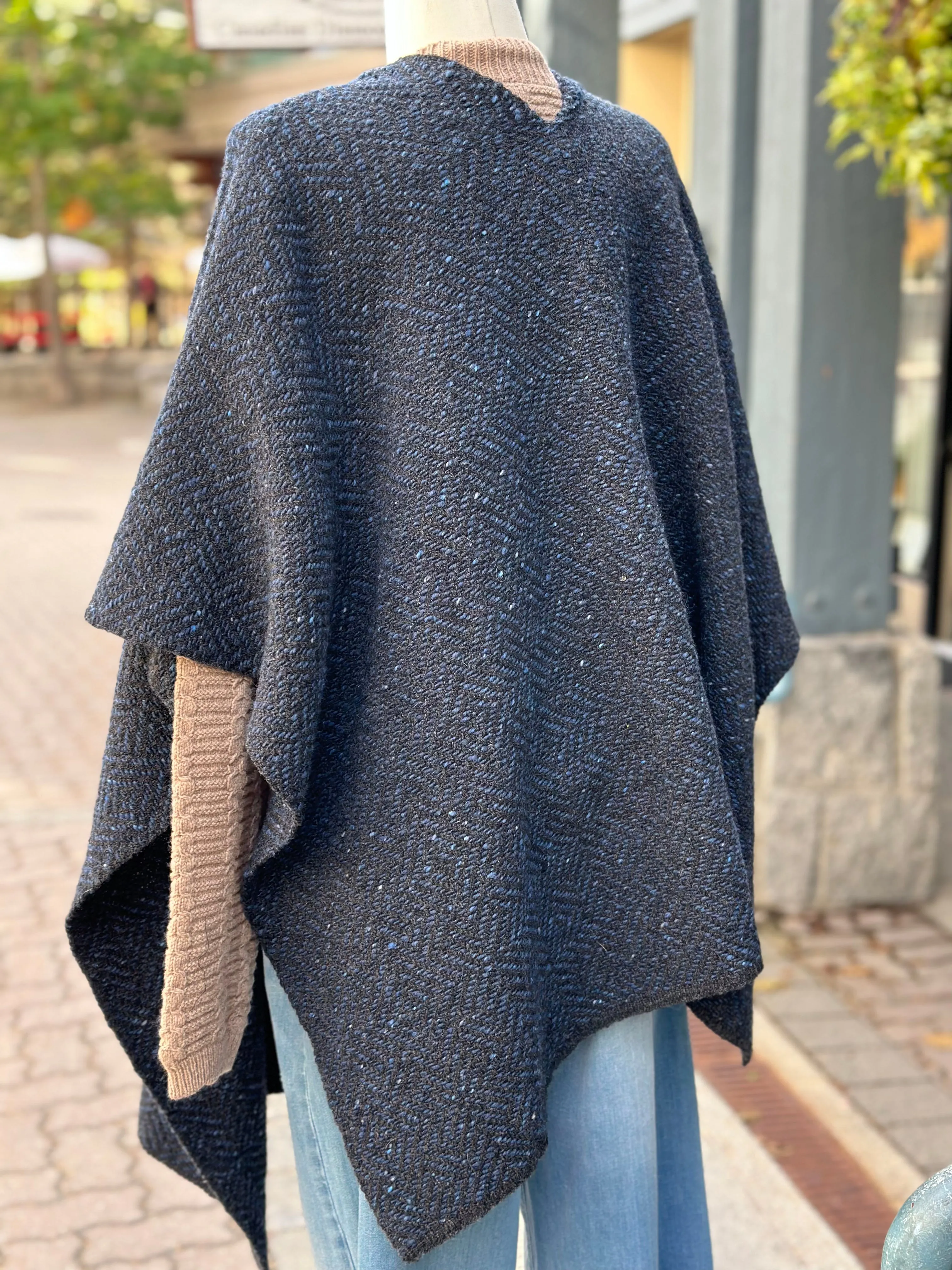 Irish - The Seal Wrap - Navy