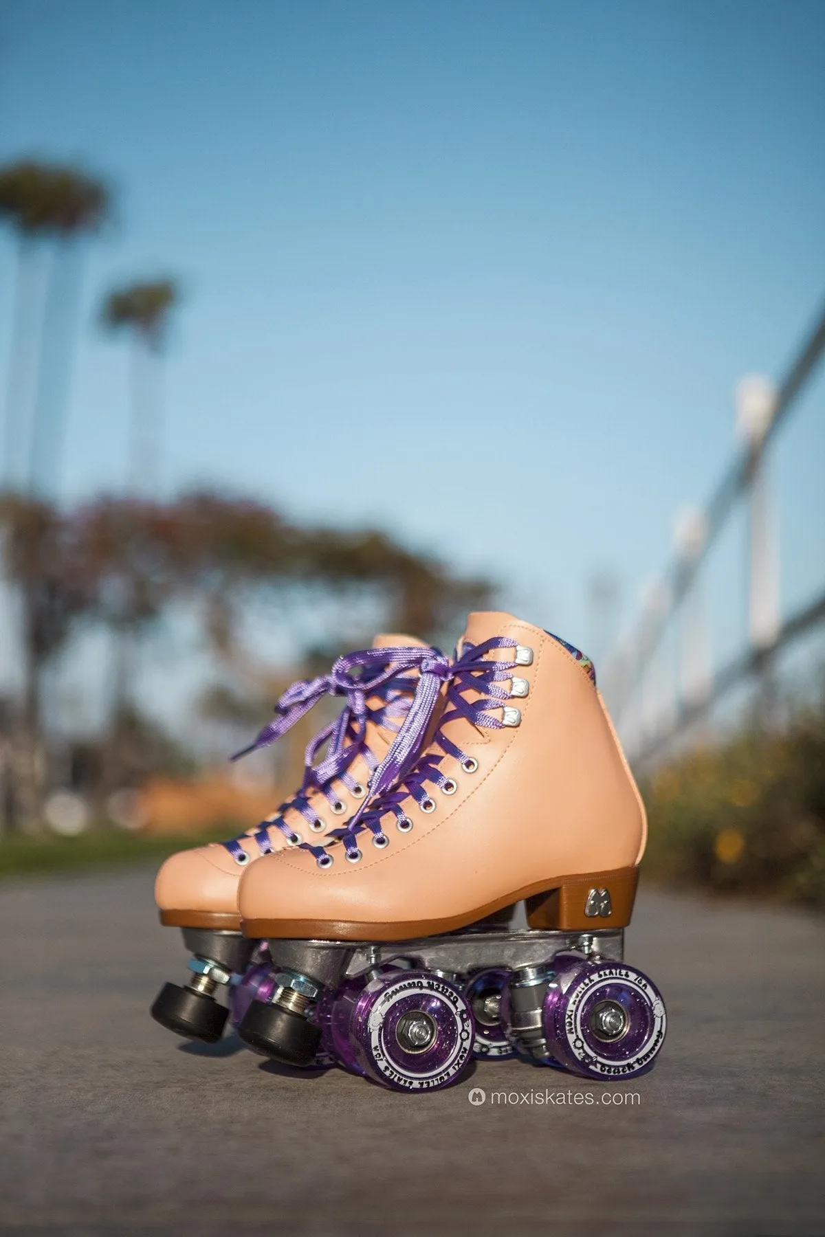 Moxi Beach Bunny Peach Skates - ON SALE