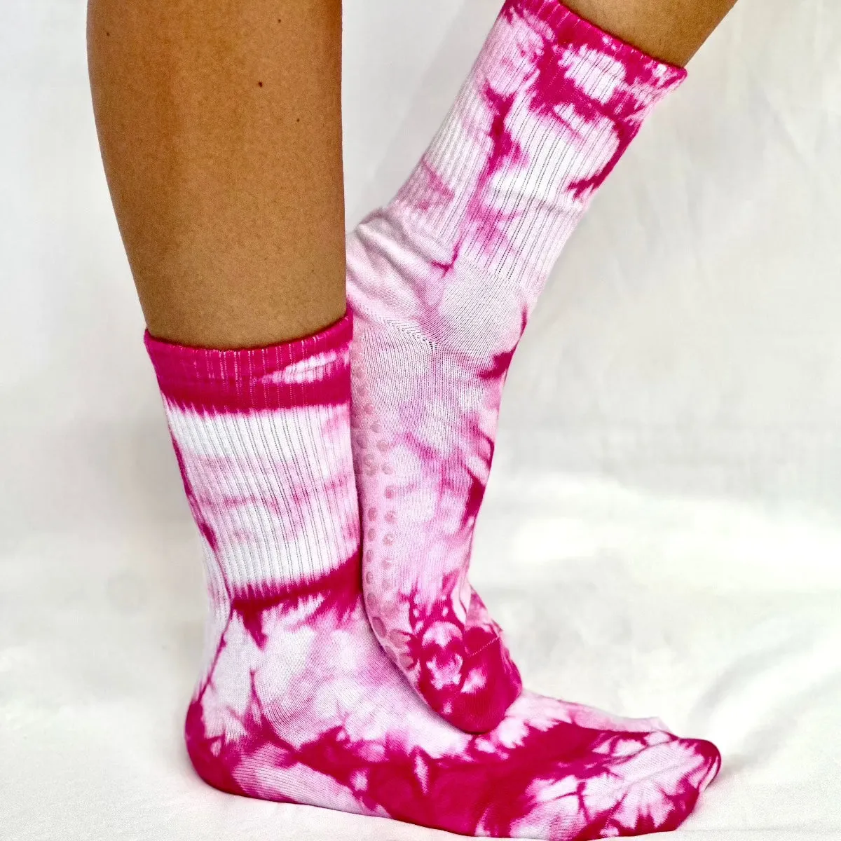 TIE DYE yoga grip crew socks - bright pink