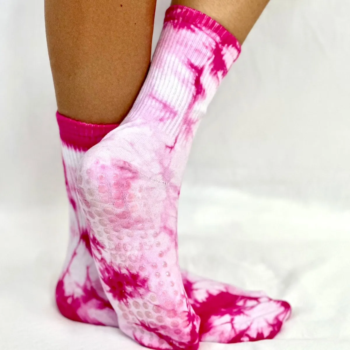 TIE DYE yoga grip crew socks - bright pink